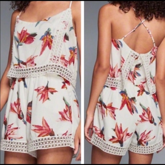 abercrombie and fitch white and pink floral romper - Picture 1 of 3